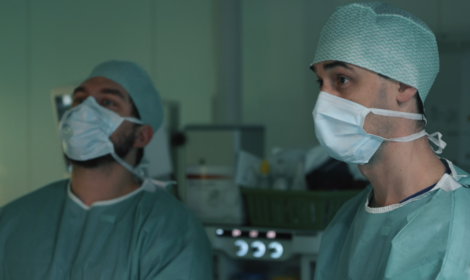Obejrzy film, aby dowiedzieć się jak wygląda diagnostyka i leczenie raka jelita grubego w Szpitalu św. Rafała w ramach NFZ.