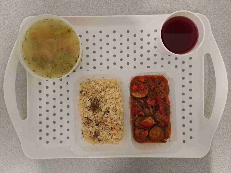 Obiad: dieta z ograniczeniem łatwoprzyswajalnych węglowodanów 
kompot owocowy b/c 250ml, zupa ogórkowa z ziemniakami 400 ml (mleko, seler), leczo z mięsem drobiowym 200 g, ryż na sypko brązowy 200 g Obiad: dieta z ograniczeniem łatwoprzyswajalnych węglowodanów 
kompot owocowy b/c 250ml, zupa ogórkowa z ziemniakami 400 ml (mleko, seler), leczo z mięsem drobiowym 200 g, ryż na sypko brązowy 200 g