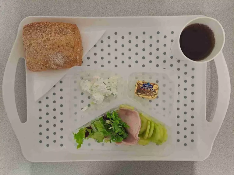 Śniadanie: dieta z ograniczeniem łatwoprzyswajalnych węglowodanów
herbata czarna b/c -250ml, bułka graham - 100g (gluten), margaryna 60% tł. -10g, twarożek z koperkiem 50 g (mleko), wędlina z indyka 30 g (soja), mix sałat 10 g, ogórek świeży b/s 80 g Śniadanie: dieta z ograniczeniem łatwoprzyswajalnych węglowodanów
herbata czarna b/c -250ml, bułka graham - 100g (gluten), margaryna 60% tł. -10g, twarożek z koperkiem 50 g (mleko), wędlina z indyka 30 g (soja), mix sałat 10 g, ogórek świeży b/s 80 g