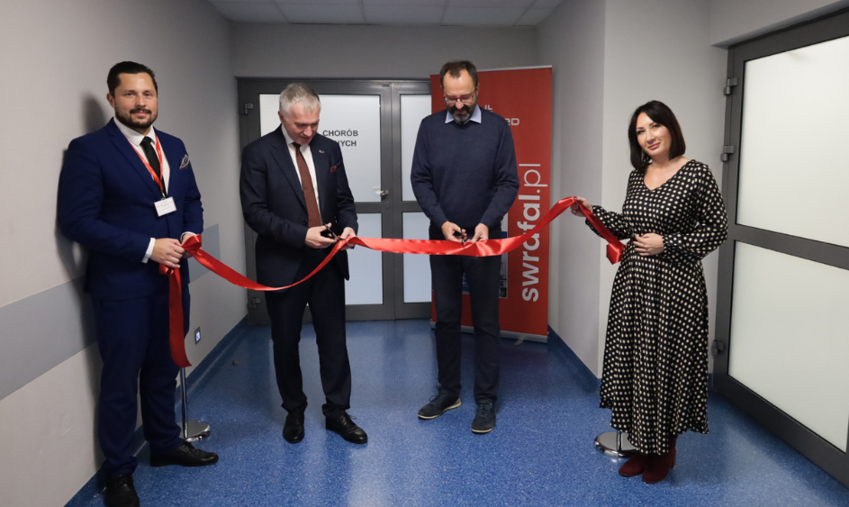 Otwarcie działającego w ramach NFZ Oddziału Chorób Wewnętrznych to ważny element strategii rozwoju szpitala, umożliwiający świadczenie pacjentom jeszcze szerszego zakresu usług medycznych. Otwarcie działającego w ramach NFZ Oddziału Chorób Wewnętrznych to ważny element strategii rozwoju szpitala, umożliwiający świadczenie pacjentom jeszcze szerszego zakresu usług medycznych.